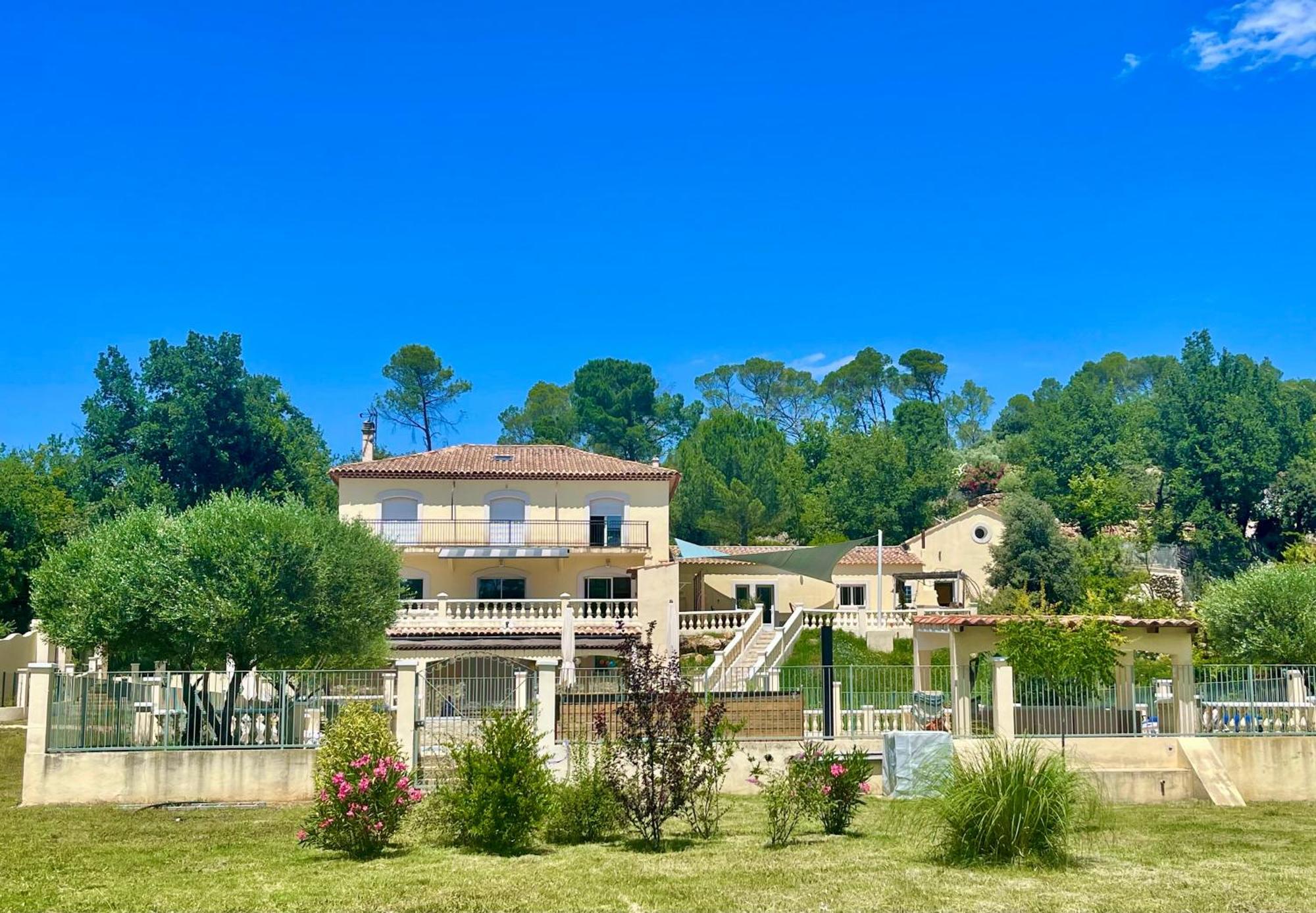 Villa Les Terrasses De Valerian Brignoles Esterno foto