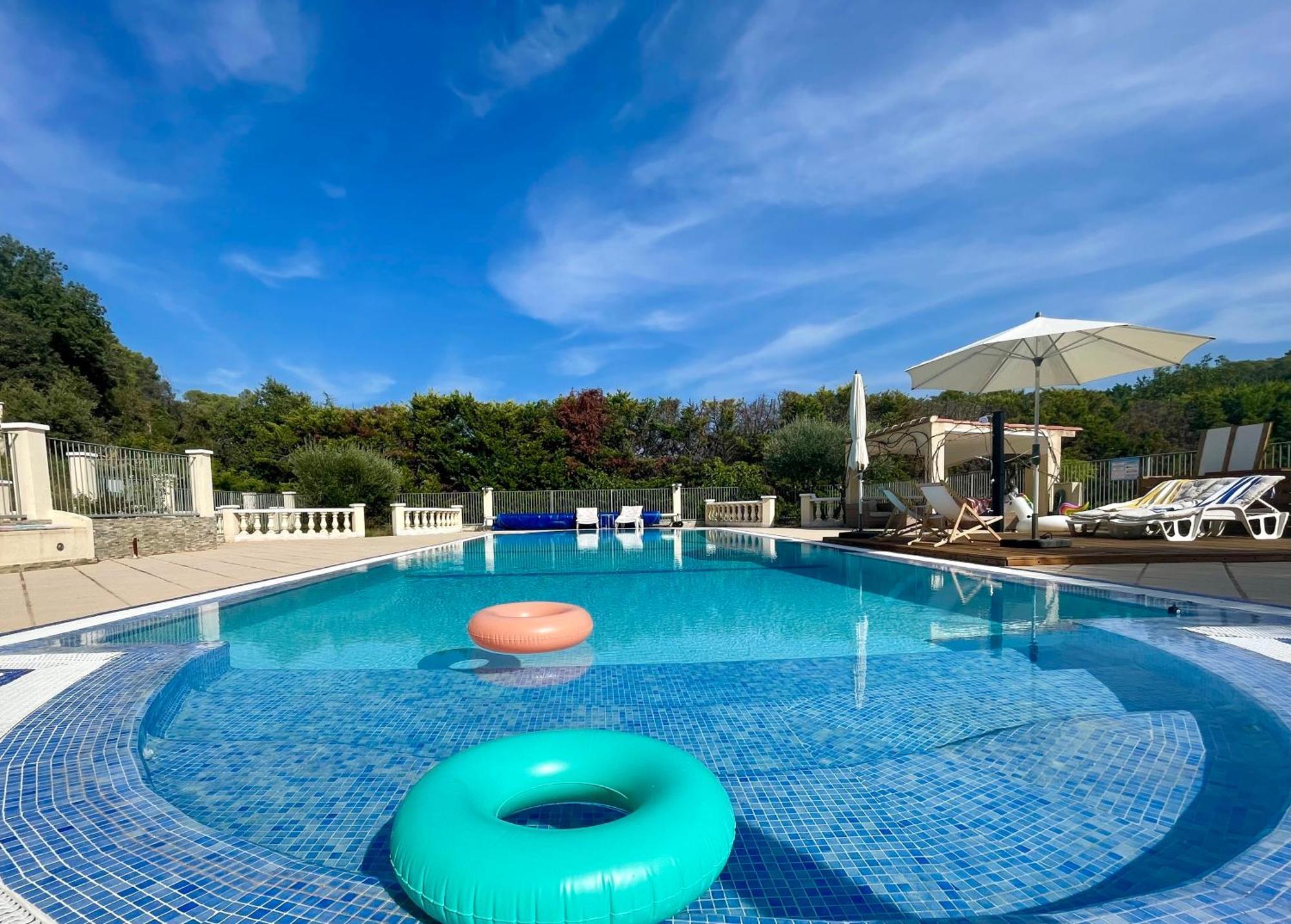 Villa Les Terrasses De Valerian Brignoles Esterno foto
